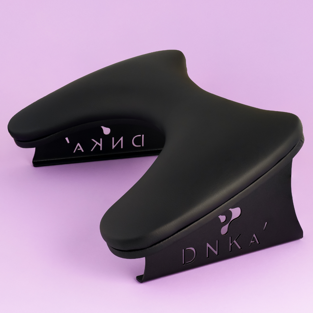 DNKA’ Anatomical Armrest for Manicure BLACK
